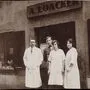 Vor hundert Jahren gründete Alfons Loacker (links im Bild) seine gleichnamige Konditorei in Bozen, Südtirol