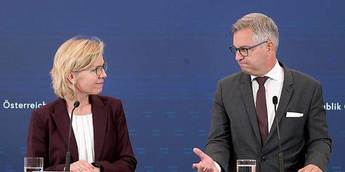 Energieministerin Leonore Gewessler und Finanzminister Magnus Brunner vor dem Ministerrat