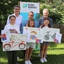Andrä Stigger (Geschäftsführer Klimabündnis Tirol), Andrea Kraler (Lehrerin), Georg Hofmann (Bürgermeister Heinfels). Vorne: Andrea Stojanova (2. Platz), Mia Goller (1. Platz), Klara Aßmayer (3. Platz).