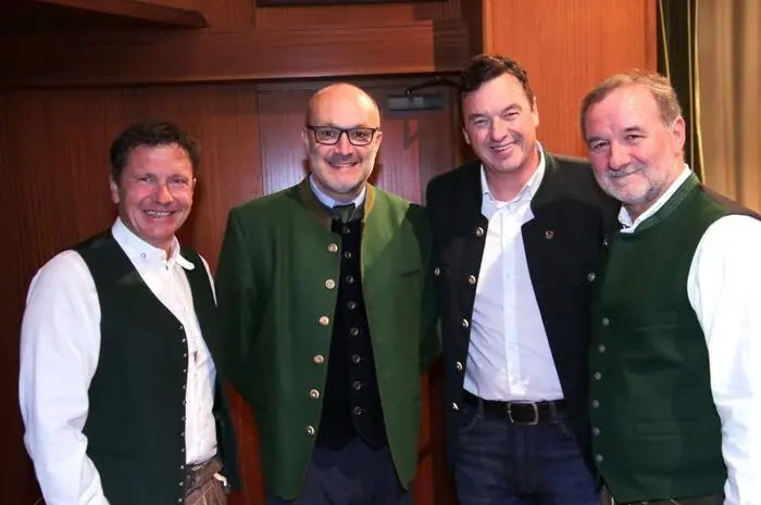 Auch Bürgermeister Jochen Bocksruker und Kulturreferent Andreas Albrecher waren von diesem Abend hellauf begeistert.