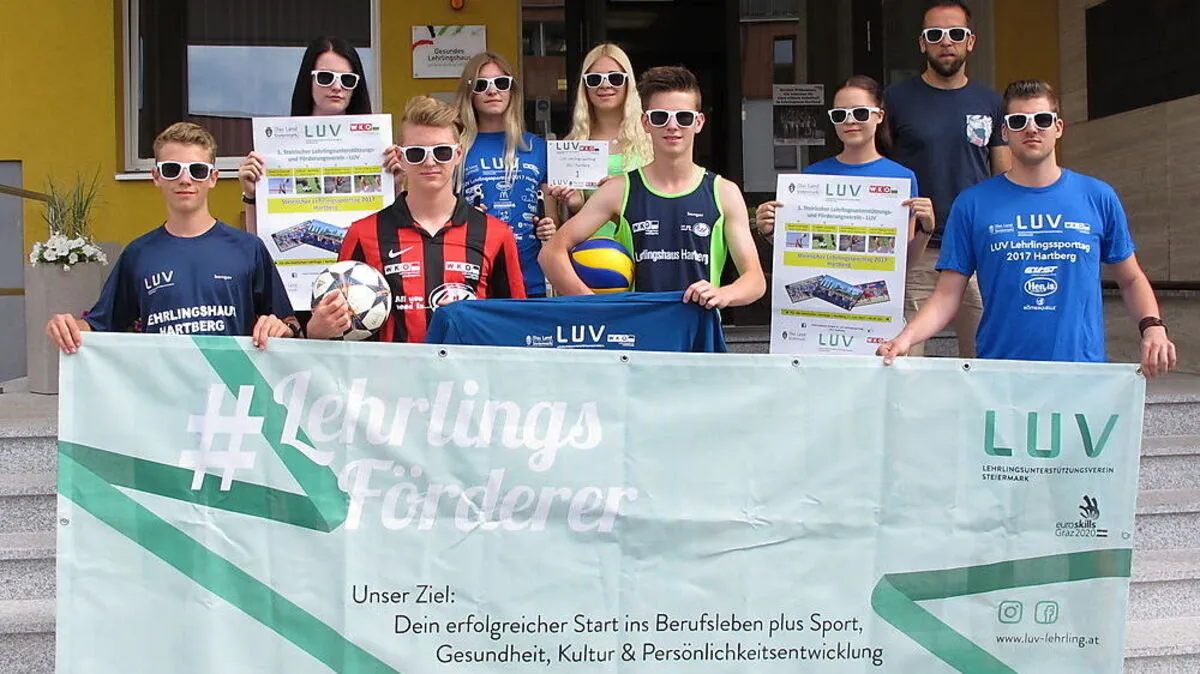 Wolfgang Kampl (2. von rechts) organisiert den Sporttag.