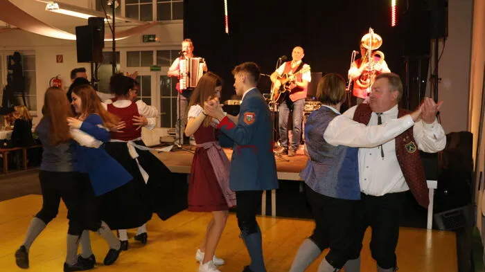 Zum dritten Mal veranstaltete der Edelsbacher Musikverein den traditionellen Bezirksmusikerball am Rosenmontag.