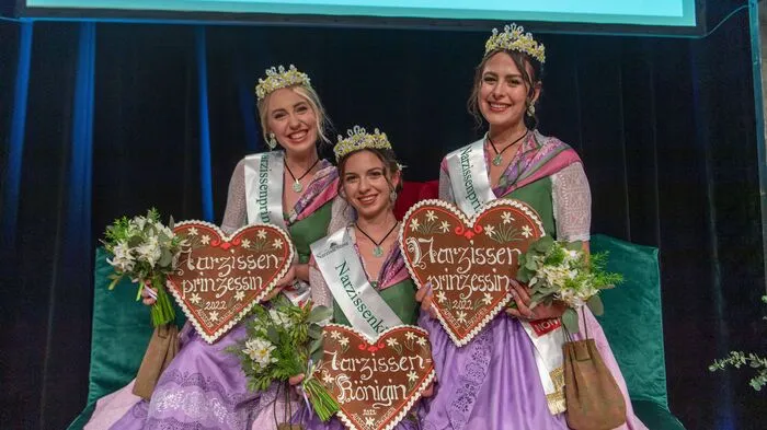 Endlich Königin! Am 26. Mai wurden die neuen Narzissenhoheiten gekrönt. Lisa Weinhandl und ihre Prinzessinnen Katharina Thomanek und Isabella Kain reagieren das 62. Narzissenfest