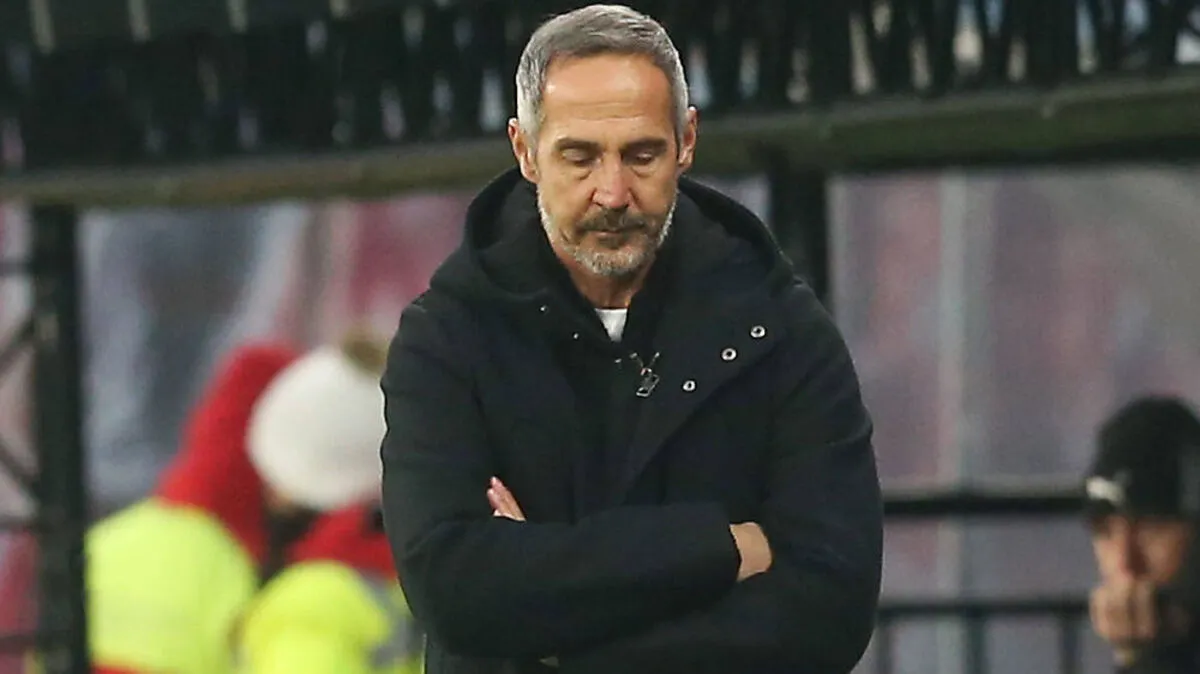 Keine leichte Zeit für Adi Hütter.