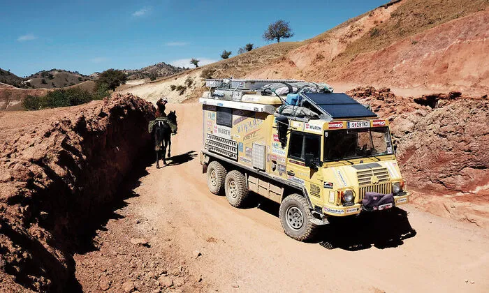 Durchs wilde Kirgistan, wo eine Pferde­stärke auf 105 trifft: Bisher haben Friedl Swoboda und sein Pinzgauer 34.000 gemeinsame Kilometer geschafft