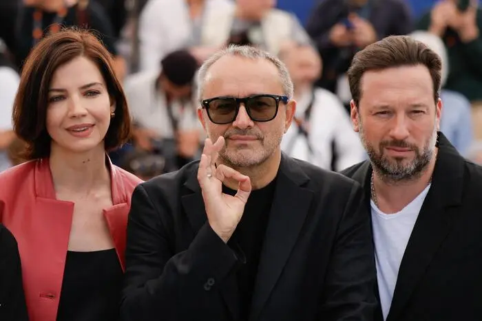 Iris Lebedewa, Regisseur Andrej Swjaginzew und Dmitri Masurow beim Foto-Call für „Minotaur“ 