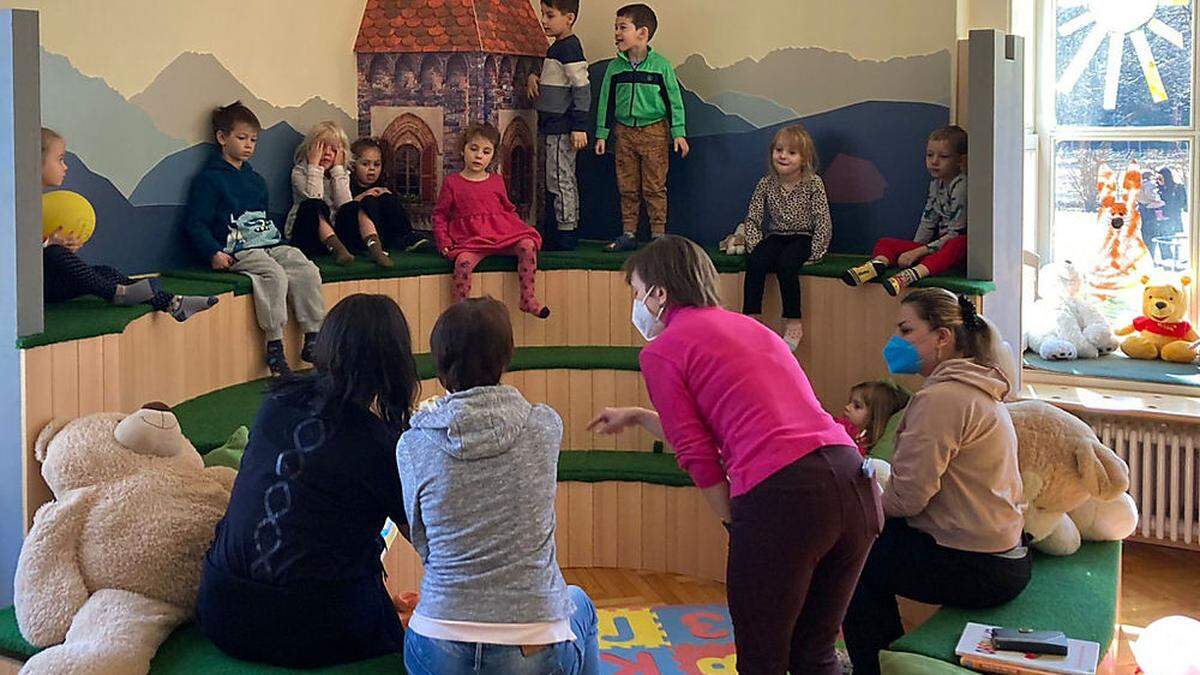 Nicht nur Erwachsene, auch Kinder werden aus der Ukraine werden willkommen geheißen (hier: Kindergarten Rauscherpark in Klagenfurt)