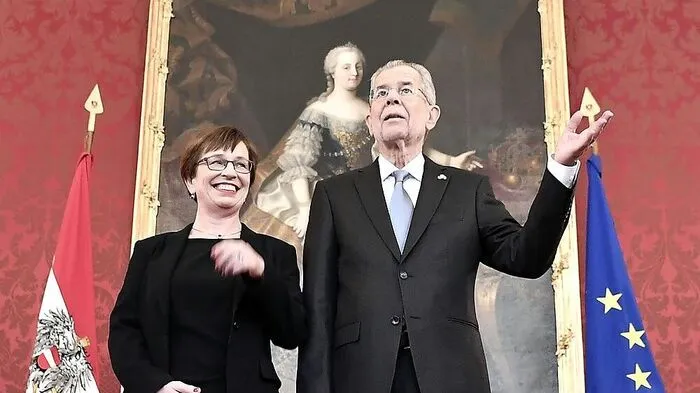 "Ich bin's, Euer neuer Präsident." - Alexander Van der Bellen zog im Jänner volksnah in die Hofburg ein.