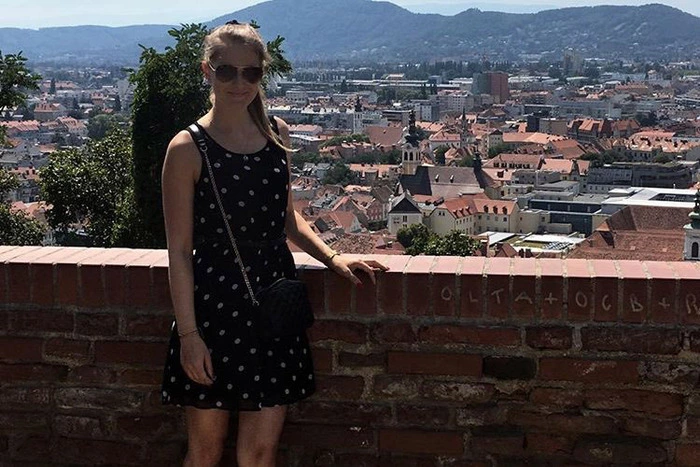 Für Tamara Wagner, die auf Instagram unterfashionladyloves zu finden ist, ist der Schloßberg ihr Lieblingsplatz. „Man kann viele schöne Stunden in den Lokalen verbringen, oder den wunderschönen Ausblick genießen.“