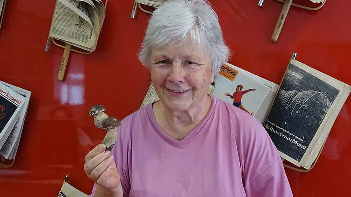 Herta Trattner aus Maria Lankowitz hat einen kuriosen Pilz auf einer Alm in Hirschegg entdeckt. "Ich verrate natürlich nicht, wo ich die Steinpilze gefunden habe. Aber es war über 1100 Meter", verriet sie. Karl Freydl, Ortsstellenleiter der Berg- und Naturwacht in Salla, bestätigte daraufhin auf Nachfrage: "Die Pilz-Saison startet jetzt an und dauert bis in den Oktober."