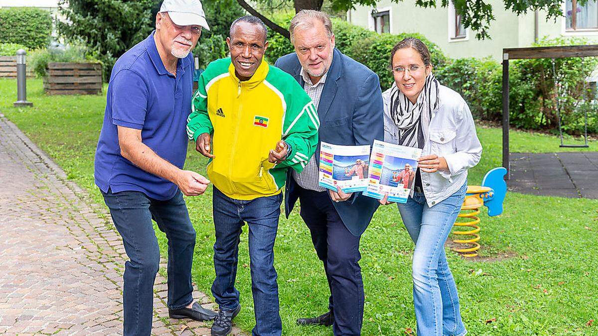 Organisator Helmut Paul, Sieger des Vorjahres Halbmarathon Kidus Gebremeskel aus Äthiopien, Bürgermeister Martin Treffner und Julia Buttazoni, Marketingabteilung Stadtgemeinde Feldkirchen (von links)