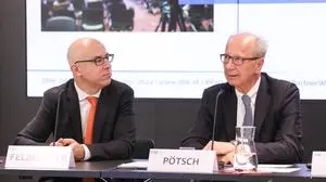 BILD zu OTS - Prof. Gabriel Felbermayr (Wifo-Direktor) und Hans Dieter Pötsch (DHK Präsident) bei der DHK Jahrespressekonferenz 2024f in Wien