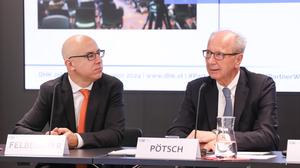Wifo-Chef Gabriel Felbermayr und DHK-Präsident Hans Dieter Pötsch bei der DHK Jahrespressekonferenz in Wien