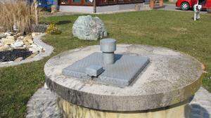 80 Hausbrunnen wie dieser mussten im Sommer 2022 behördlich gesperrt werden