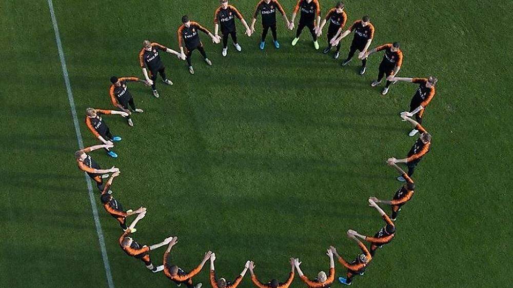 Das niederländische Fußball-Nationalteam setzt ein Zeichen gegen Rassismus