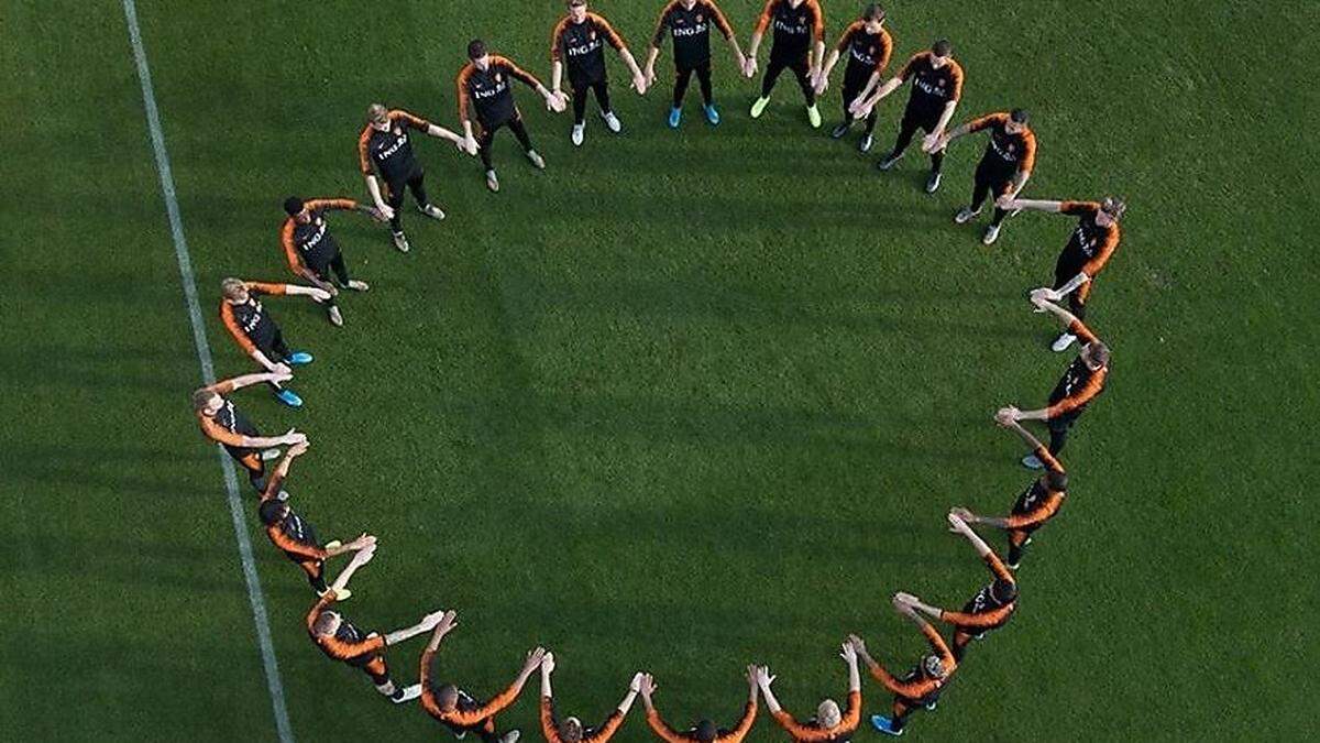 Das niederländische Fußball-Nationalteam setzt ein Zeichen gegen Rassismus