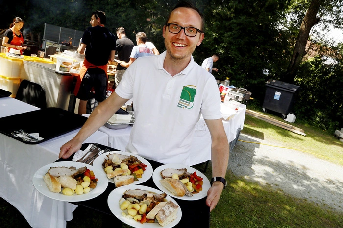 und einem zünftigen Frühschoppen samt Kistenfleisch...