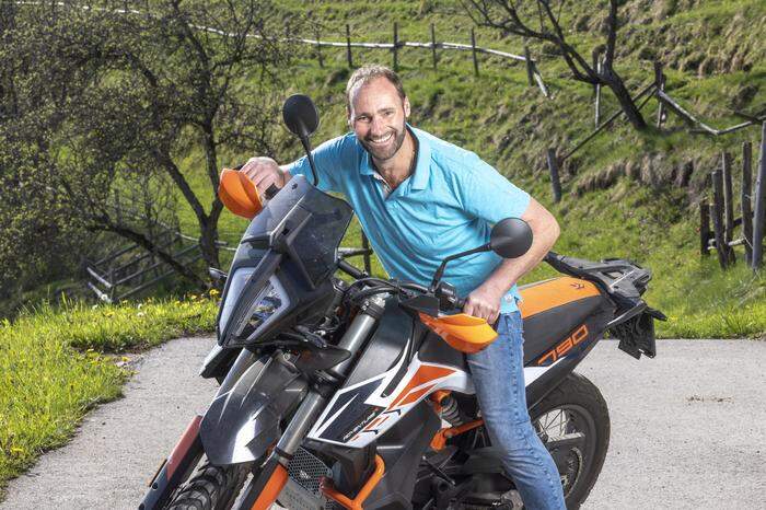 Helmut ist ein Allrounder: Vom Motorradfahrer bis zum Chorsänger