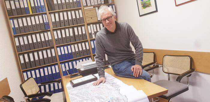 Erich Eibensteiner in seinem Büro am Hauptplatz 