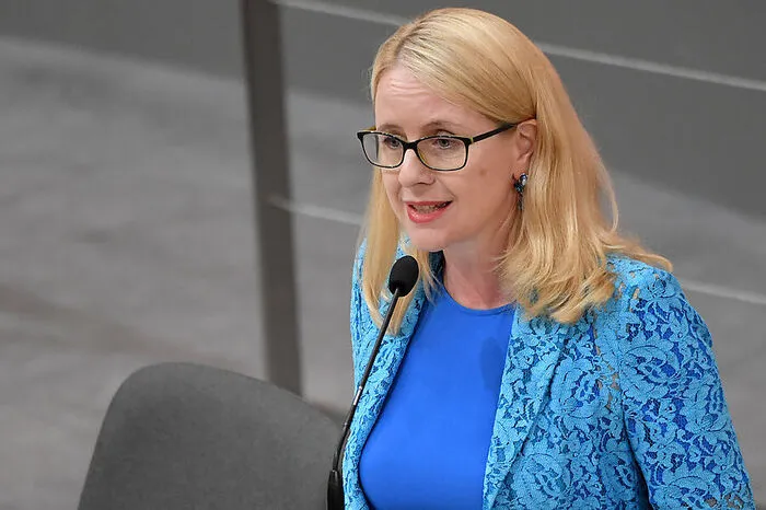 Margarete Schramböck: Bald EU-Kommissarin? Note: 4 Eine ausgewiesene Expertin im Bereich der Digitalisierung und leidenschaftliche Fürsprecherin einer klugen Standortpolitik glänzt nicht automatisch als Wirtschaftsministerin. Diese Erfahrung muss Margarete Schramböck machen. In Wien hört man, dass sie als EU-Kommissarin nach Brüssel wechseln könnte.