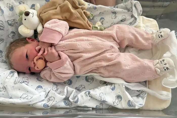 Das Familienglück ist mit Emilia perfekt | Emilia, diesen bezaubernden Namen hat das Töchterchen von Fabiene Kislick und Andreas Schmidt aus Leoben bekommen. 3405 Gramm zeigte die Waage bei ihrer Ankunft am 21. September.