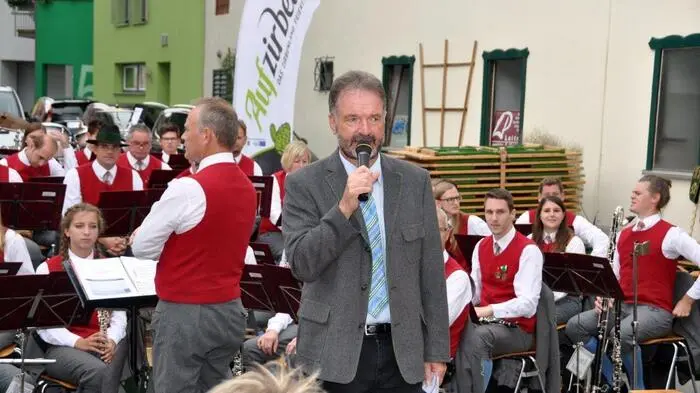 Bürgermeister Ewald Peer begrüßte am 10. September beim Marktfest in Weißkirchen die Besucher.