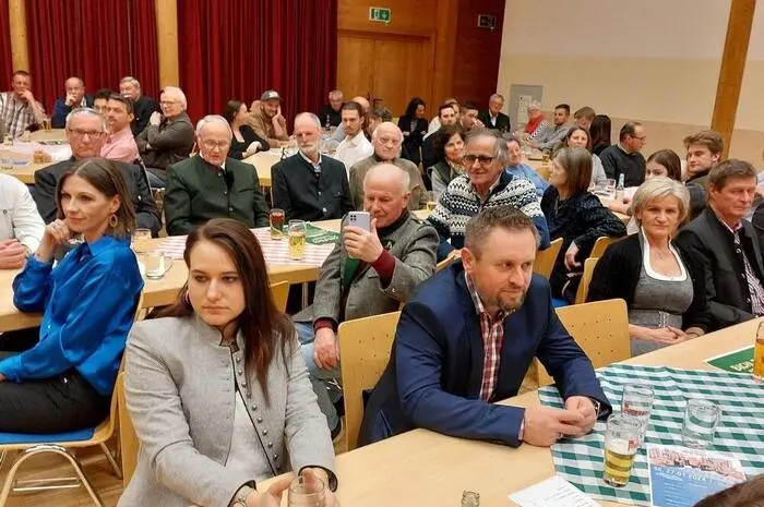 In der Zeit mit den Coronabeschränkungen hat sich die neue Gruppe gefunden. Musikalische Leiter ist Harald Spreitzer, er wird in Kürze auch die Kapellmeister-Funktion im Musikverein offiziell antreten.