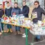 Obmann Simon Niederbichler (links) mit den Helfern der Jugen Volkspartei Feldkirchen 