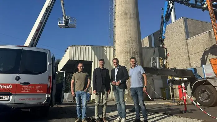 Nach 54 Jahren wird der weithin sichtbare Schornstein der Firma Durmont abgetragen