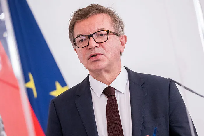 "Ab einer 7-Tages-Inzidenz von 250 müssen weitgehende Maßnahmen gesetzt werden." - Gesundheitsminister Rudolf Anschober (Grüne) schraubt die Grenze hinauf.  