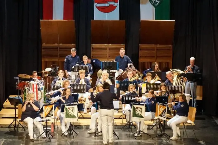Das Motto lautete „Zeit für Musik“. Geboten wurde eine musikalische Reise vom „Abschied der Gladiatoren“ bis zum „Zauber der Montur“. 