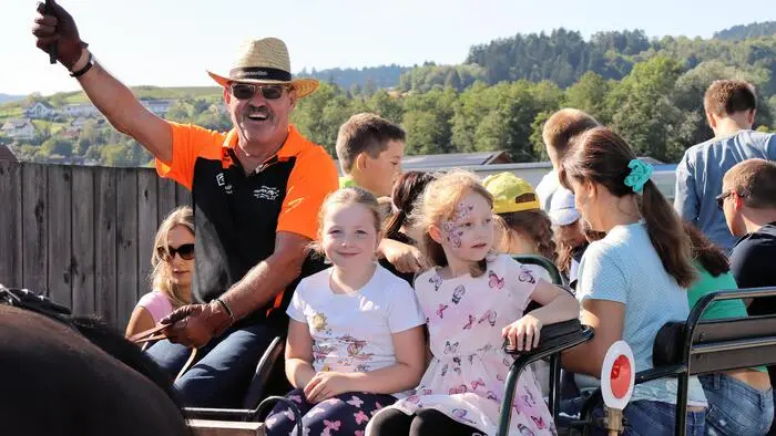 Bei traumhaften Wetterbedingungen organisierte die 2. Vizebürgermeisterin Sonja Wibner gemeinsam mit dem Team der SPÖ Ligist das traditionelle Familienspielefest beim alten Sportplatz in Ligist. 