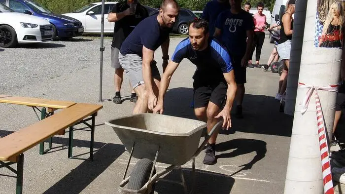 Bei „hochsommerlichen“ Wettkampfbedingungen in der Stocksportanlage nahmen 21 Teams aus der Oststeiermark die sportlichen, lustigen und kniffligen Herausforderungen in Angriff. 