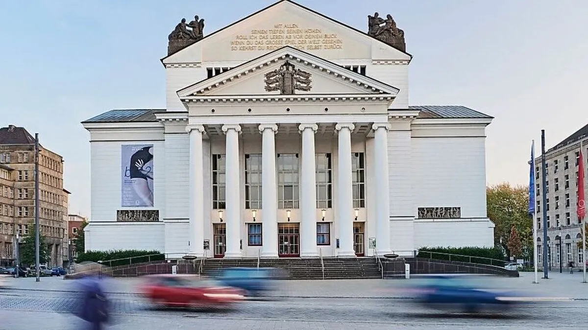 Überflutet: Das Opernhaus in Düsseldorf