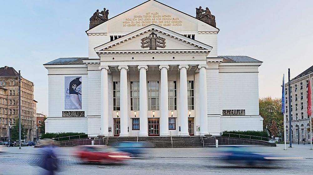 Überflutet: Das Opernhaus in Düsseldorf