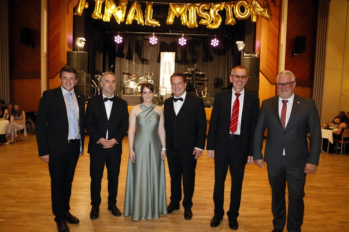 Unter dem Ballmotto "The Final Mission - 90% completed" begeisterten...
