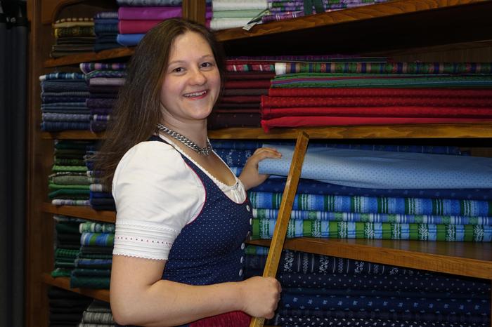 Gerda Ziegler de la tienda de trajes tradicionales Ziegler