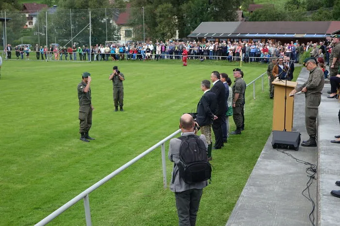 Zahlreiche Verklausungen in Bächen und steilen Gräben wurden beseitigt, drohende Hangrutschungen stabilisiert und das Abrutschen gefährdeter Wohnhäuser durch massive Hangbefestigungen verhindert. 