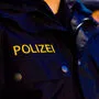 Der Mann wurde noch vor Ort von Polizisten kontrolliert (Sujetbild)