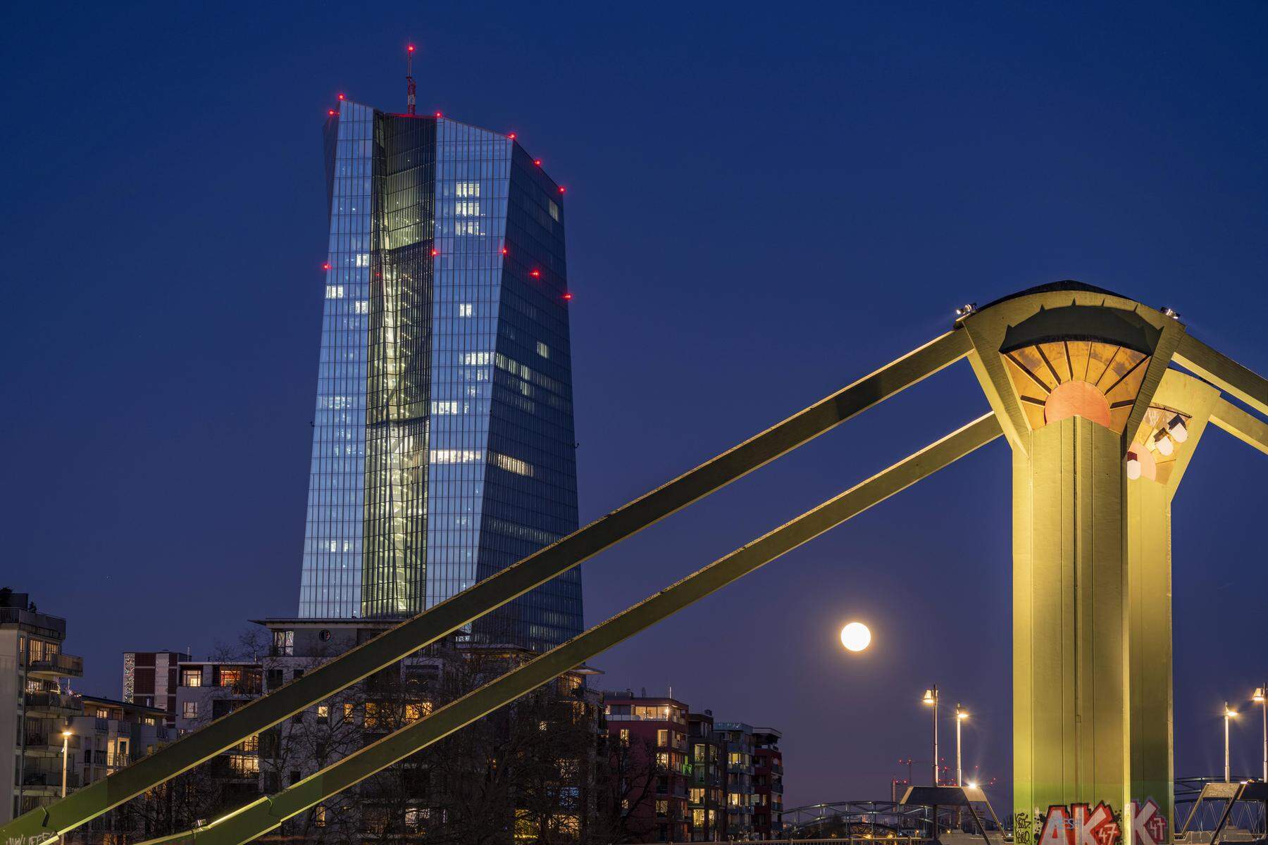 Teuerung: EZB-Chefvolkswirt: „Lohnwachstum wird sich abschwächen“