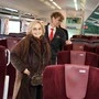 Die Lienzer Bürgermeisterin Elisabeth Blanik inspiziert das Interieur des „Upgrade-Railjet“, der nun über die Südstrecke braust