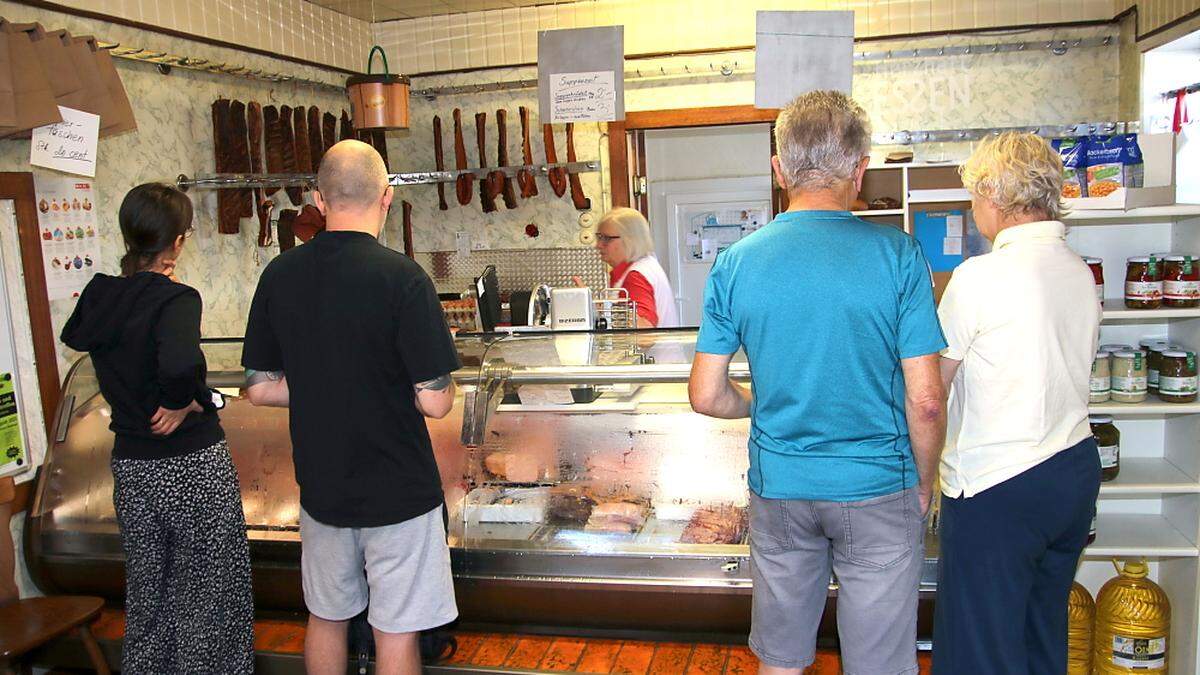Auch am letzten Öffnungstag kamen viele Kunden in die Fleischerei Edler