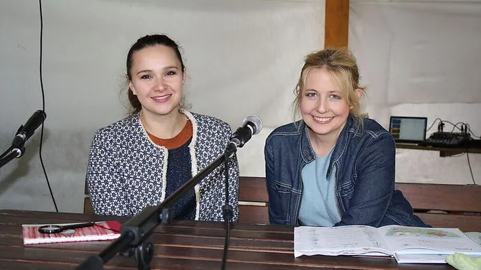 Désirée von Delft und Iva Schell (von links)