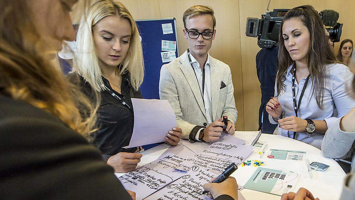 35 Studierende der Universität Klagenfurt machen bei dem Karriere-programm mit. Viele Kärntner Firmen sind beteiligt 