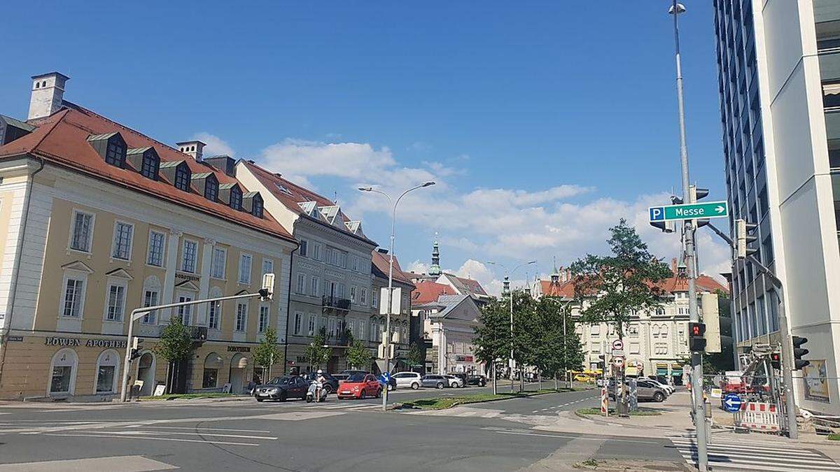 An dieser Stelle wird das Kanalnetz saniert.