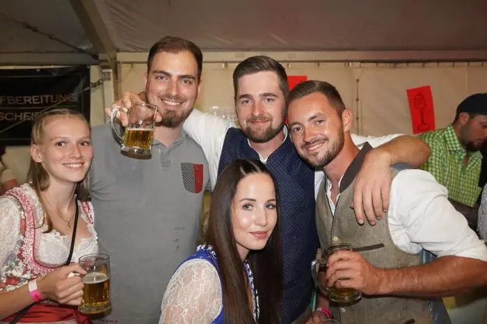 Klicken Sie sich durch die weiteren Bilder des Abends!