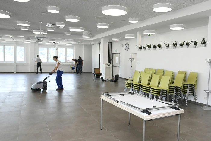 Im siebenten von acht Geschossen befindet sich die neue Kantine, die gemeinsam mit der Terrasse 400 Personen Platz bietet.
