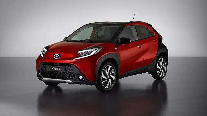 Toyota, weltgrößter Autohersteller, hat Mut für die kleine Lücke: Während immer mehr Autoproduzenten aus Kostengründen auf Kleinstwagen verzichten, zaubern die Japaner jetzt den Aygo X aus dem Hut.