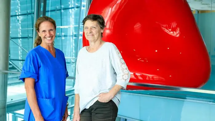 Josefine Mohapp mit einer ihrer Lebensretterinnen, der Intensivmedizinerin Tina Muhr 