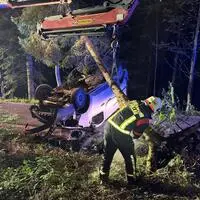 Auch ein umgestürzter Baum musste von den Einsatzkräften der Freiwilligen Feuerwehr Pöllau entfernt werden